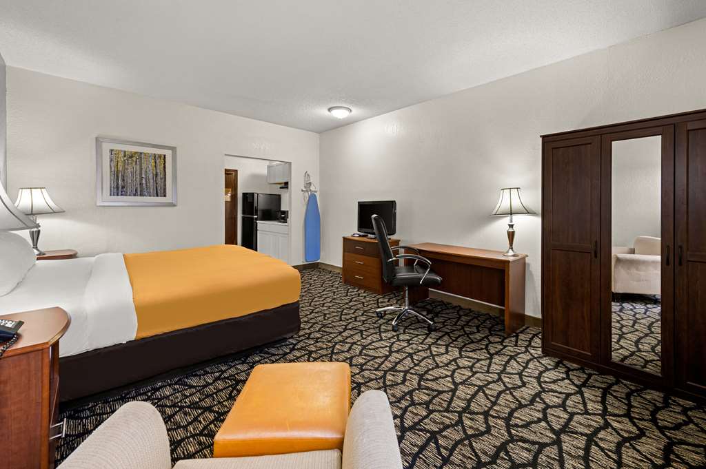 Suburban Studios Kansas City Airport North - photo 19
