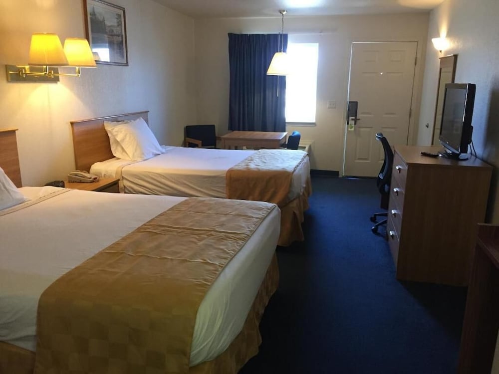 Haysville Express Inn - photo 17