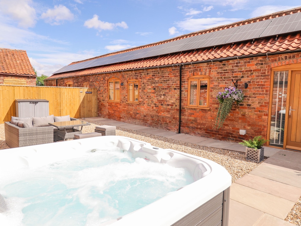 The Grange Cottage 1 — 4-Star Luxury Hotel in Grimsby, United Kingdom