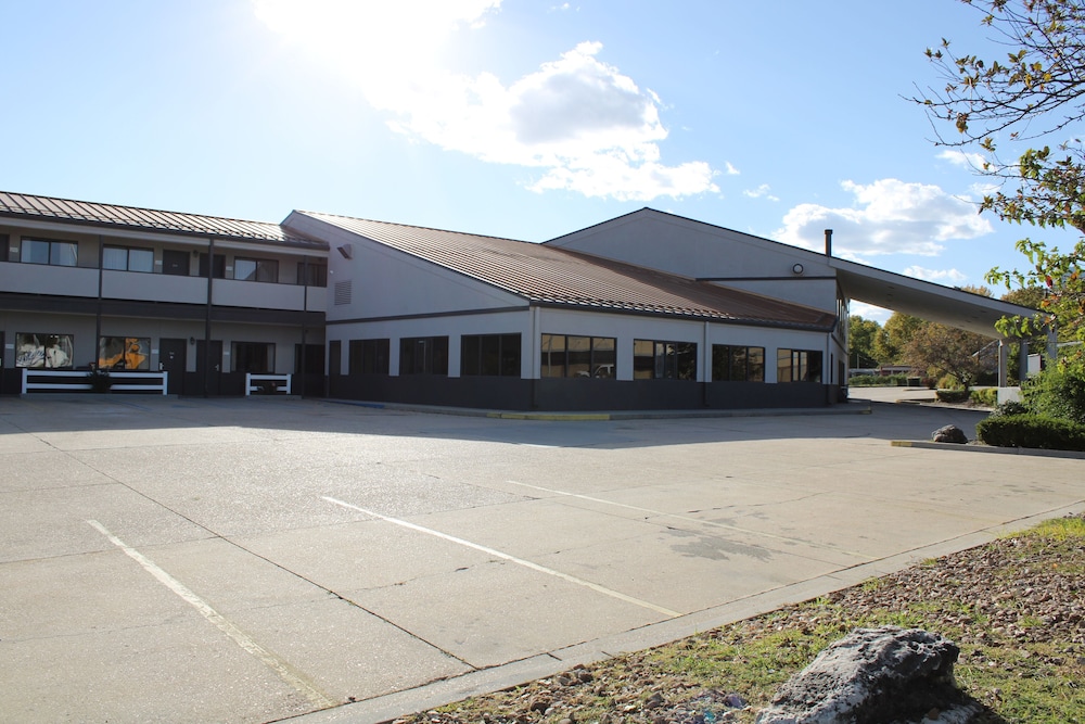 Greenstay Hotel and Suites St James - photo 23