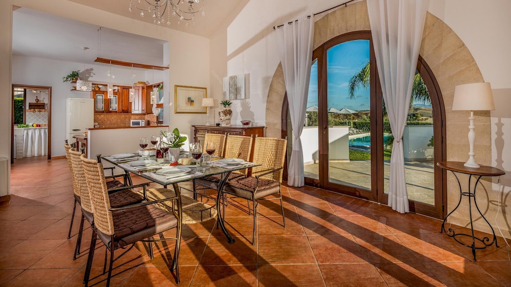 Villa With 3 Bedrooms in Provincia di Trapani With Wonderful Lake View Private Pool Furnished Terrace 9 km From the Beach — 4-Star Luxury Hotel in Paceco, Italy