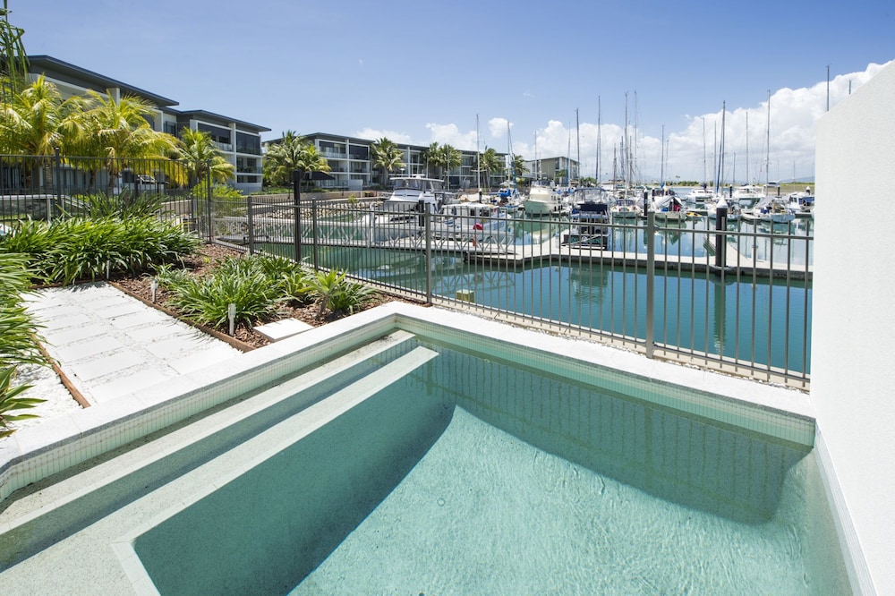 Blue on Blue Apartment 914 — 4-Star Luxury Hotel in Nelly Bay, Australia