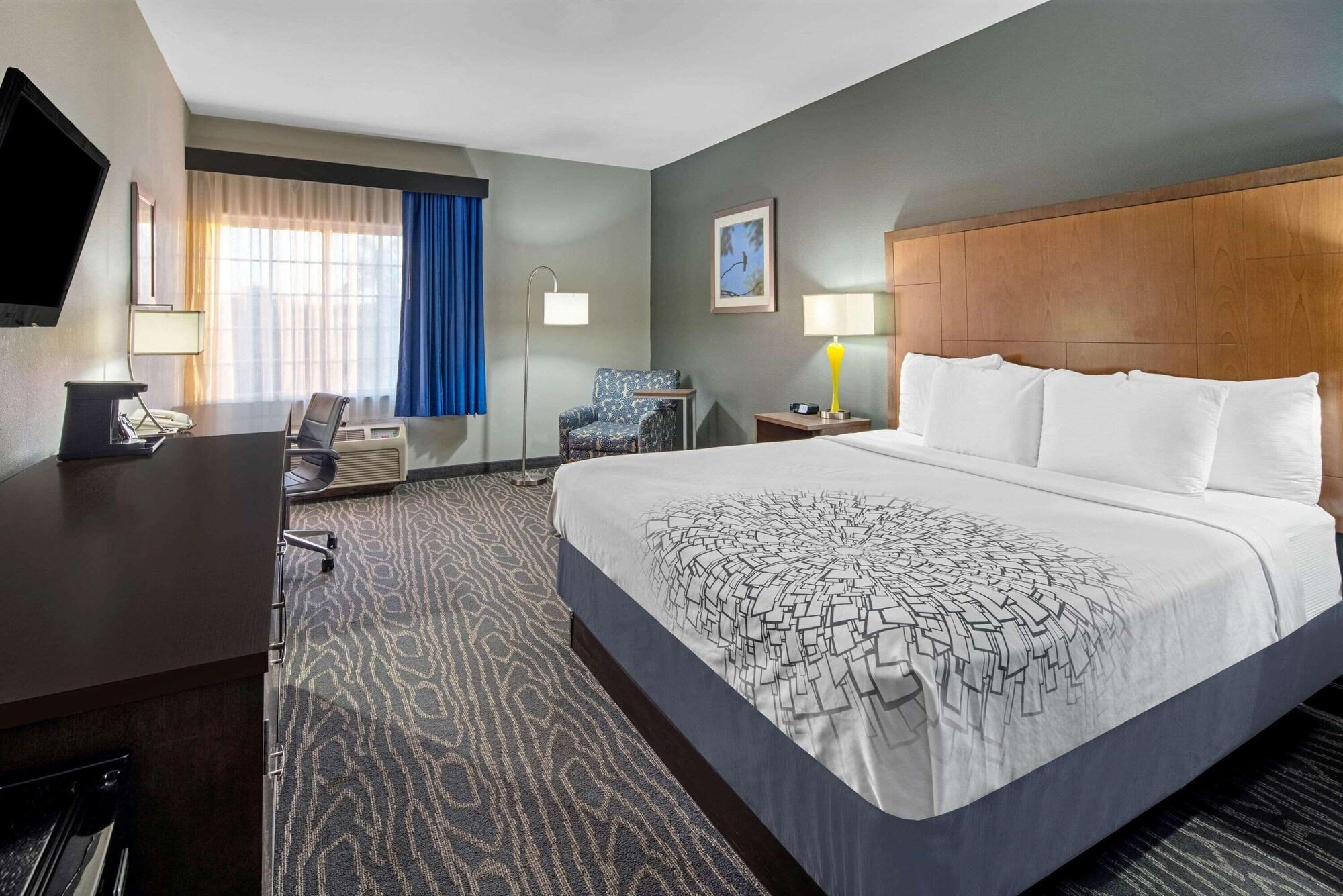 La Quinta Inn & Suites by Wyndham Mercedes Outlet Mall - photo 28