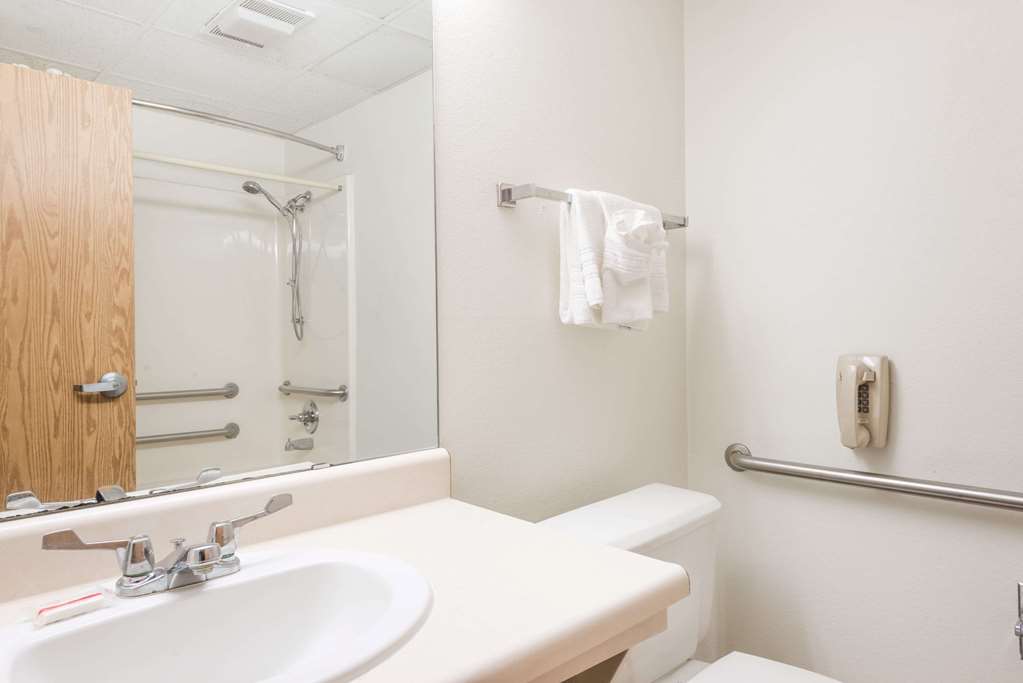 Super 8 by Wyndham Independence KS - photo 13
