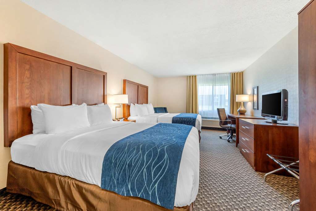 Comfort Inn & Suites Near Route 66 - photo 19