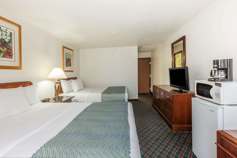 Super 8 by Wyndham Irving DFW Airport South - photo 5