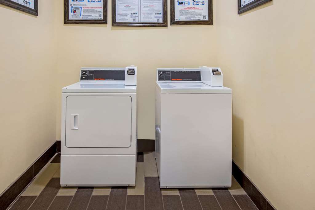 La Quinta Inn & Suites by Wyndham Glen Rose - photo 56
