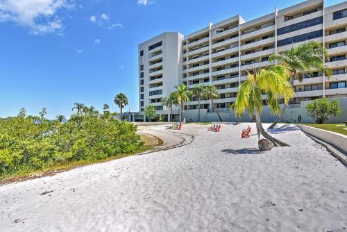 Resort Style Penthouse with Patio in Hudson - photo 22