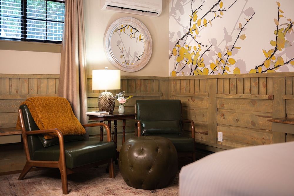 Highland Haven Creekside Inn - photo 80