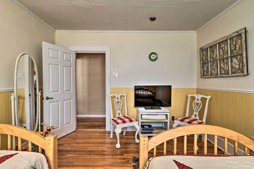 2 Mi To Oaklawn Casino Home with Peaceful Yard - photo 24
