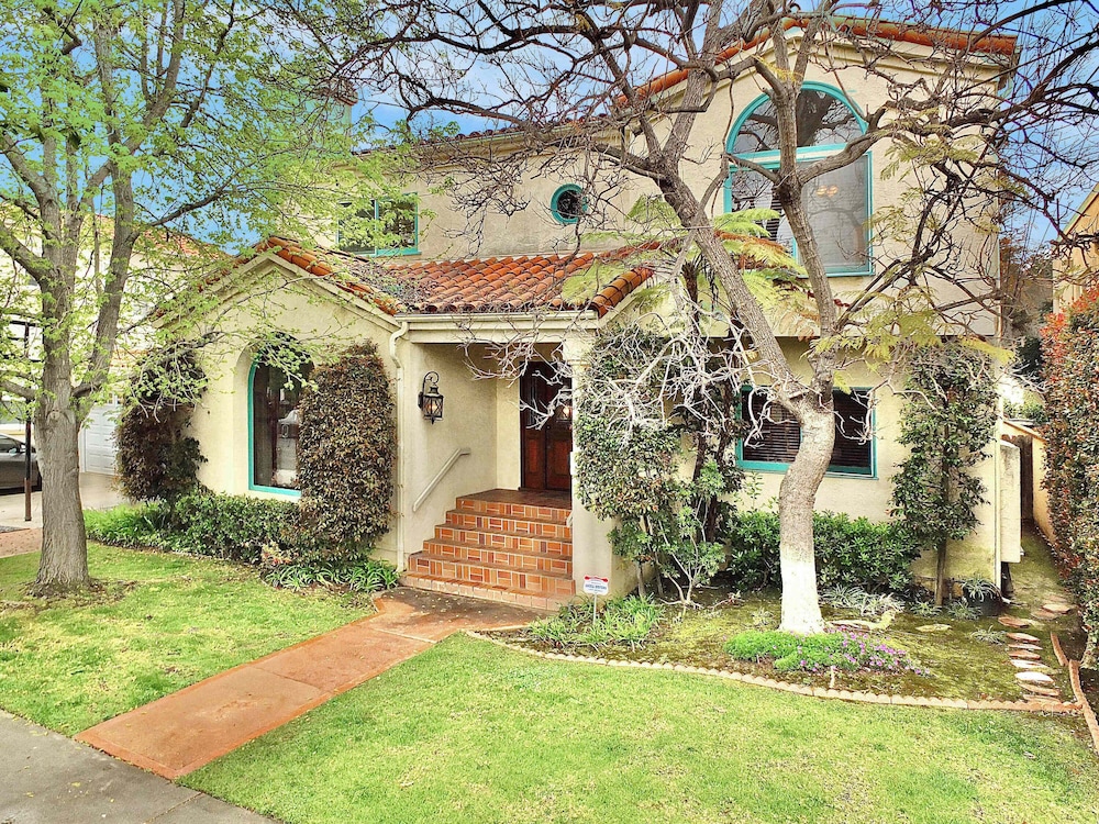 Belmont Heights Retreat Stunning Gardens in Long Beach, United States