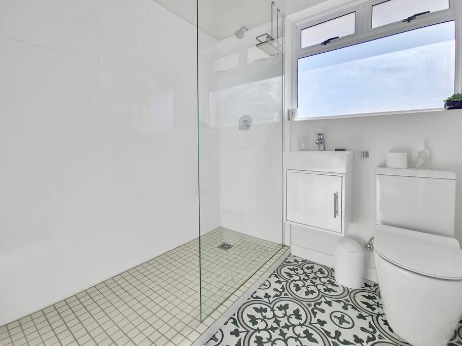 Secure Apt near Beaches Promenade Free Wi Fi