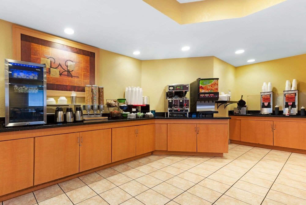 La Quinta by Wyndham Fort Lauderdale Pompano Beach - photo 29