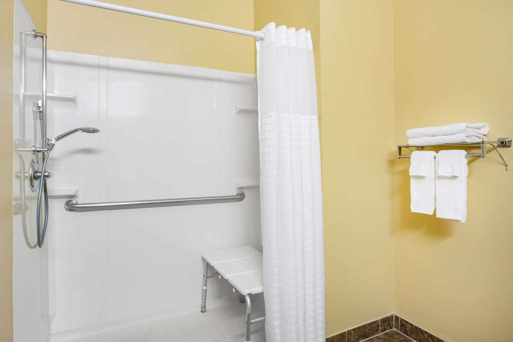 Super 8 by Wyndham Kokomo - photo 20