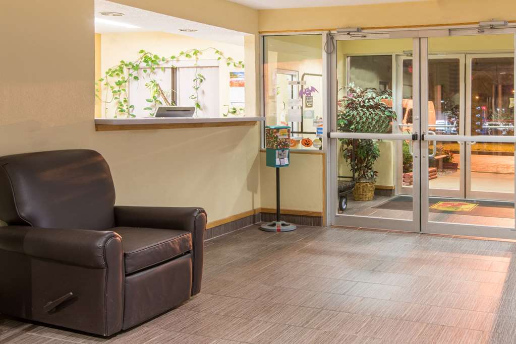 Super 8 by Wyndham Medina - photo 4