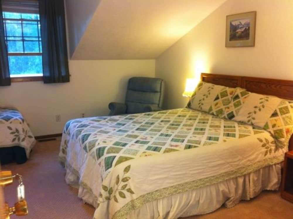7 Gables Inn & Suites - photo 10