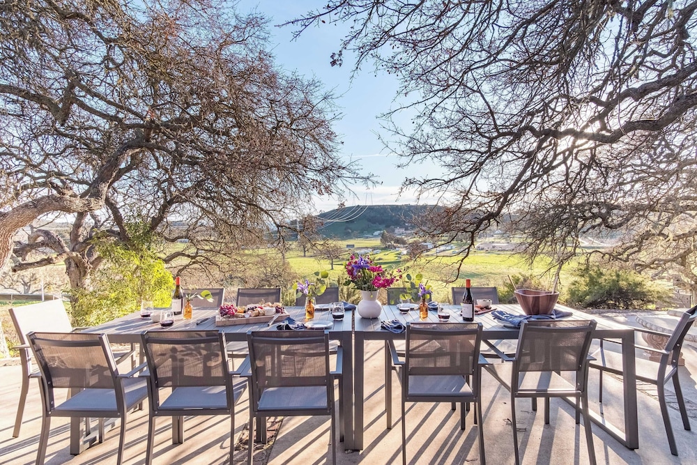 Cathedral by Avantstay Charming Secluded Estate w Sauna Pool Table & Views of the Rolling Hills - photo 11