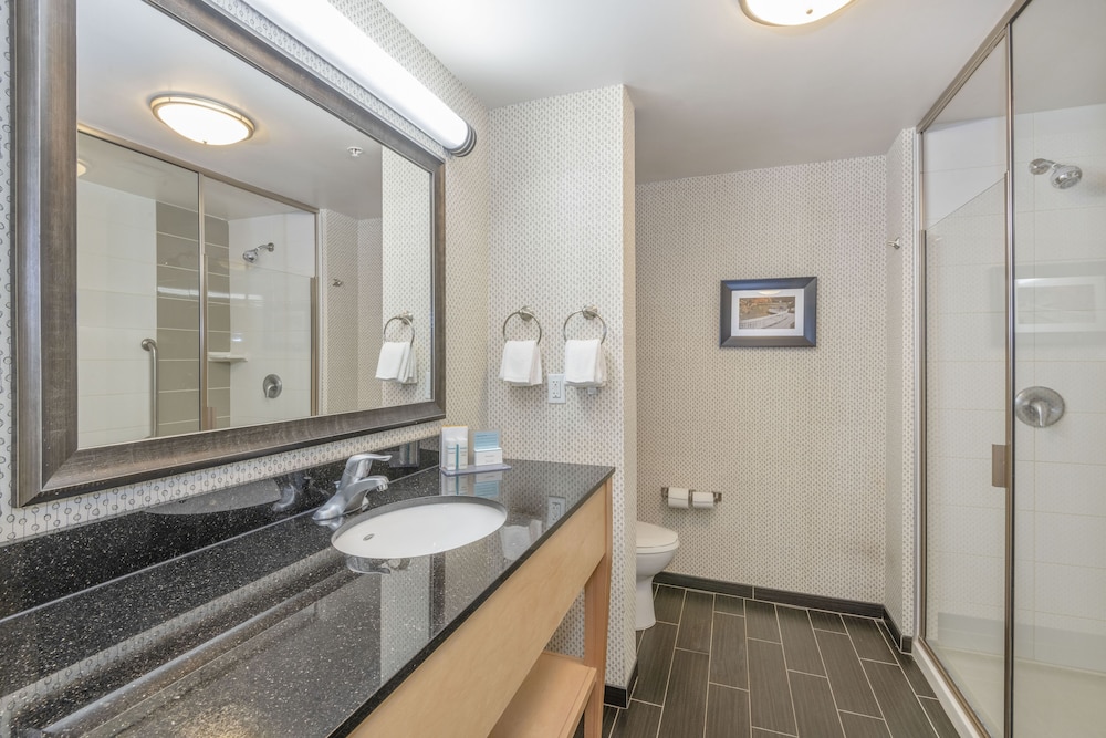 Hampton Inn & Suites Raleigh Crabtree Valley - photo 34