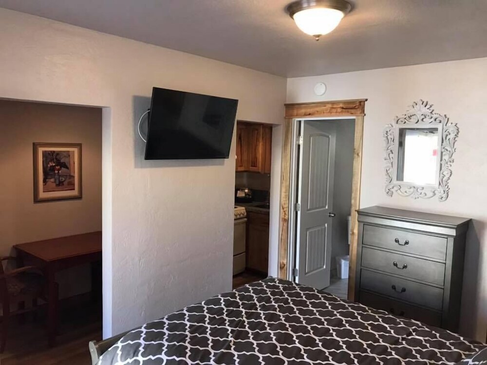 The Manor Motel - photo 18