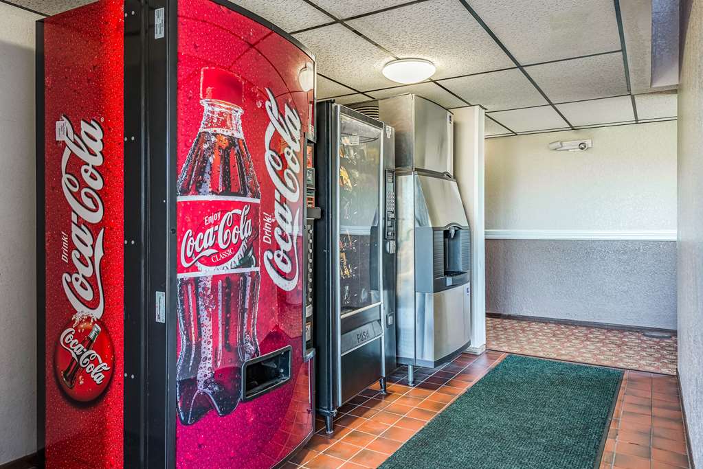 Rodeway Inn Saint Joseph - photo 25