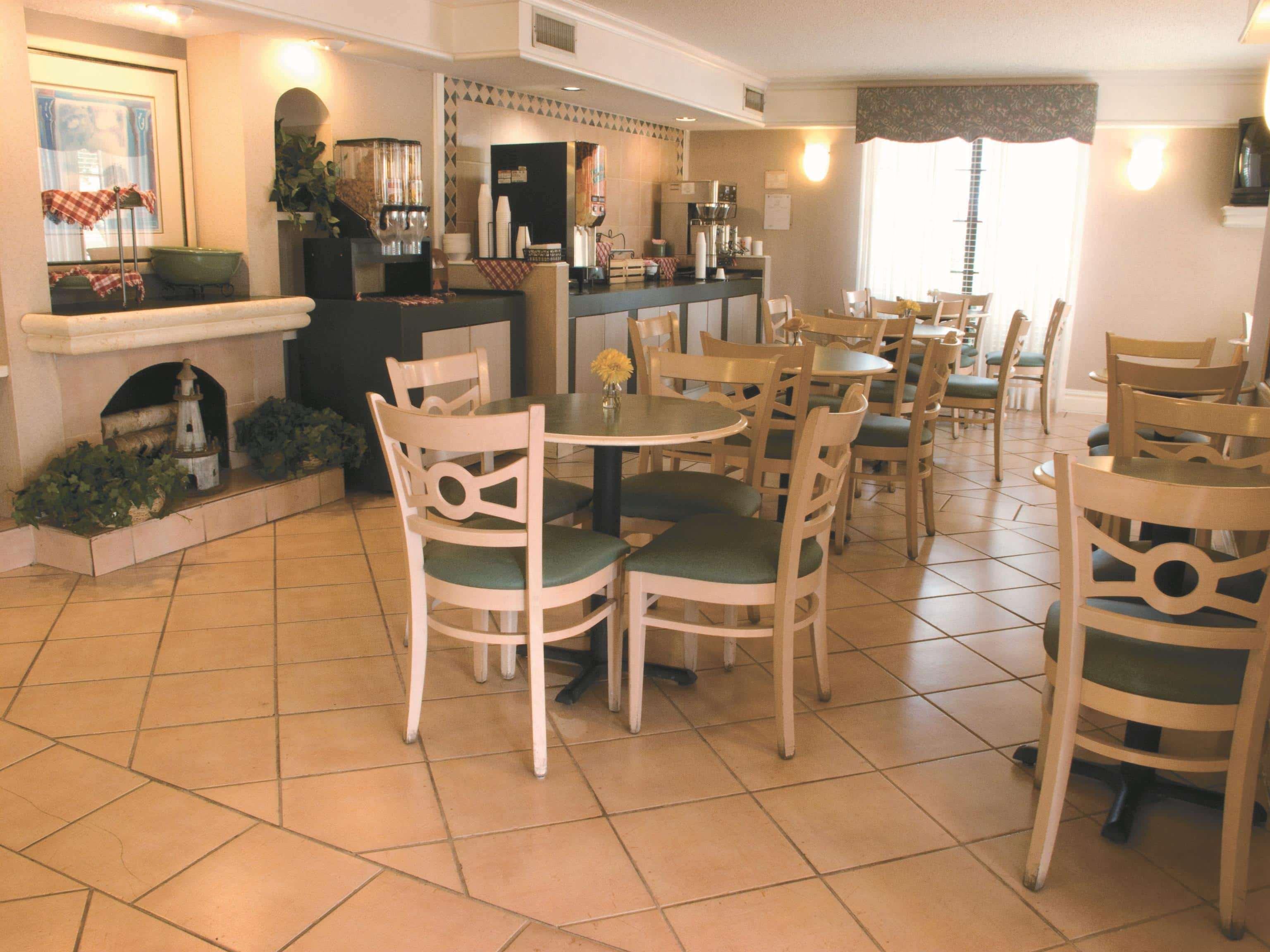Super 8 by Wyndham Austin South I 35 - photo 20