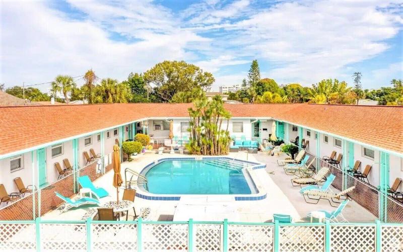 Sun Island Motel - featured photo