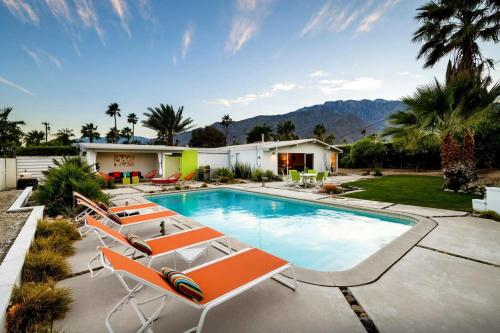 House of the Sun MCM Home With Pool And Hot Tub — 4-Star Luxury Hotel in Palm Springs, United States