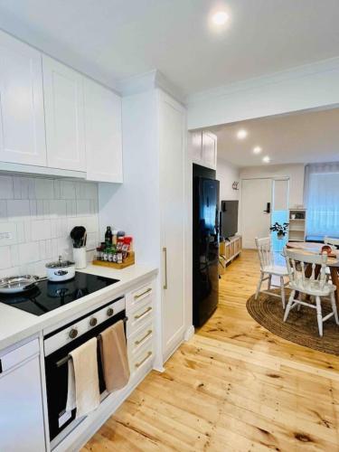 Cosy Modern RetreatI Private CourtyardI Parking — hotel near Melbourne Essendon Airport