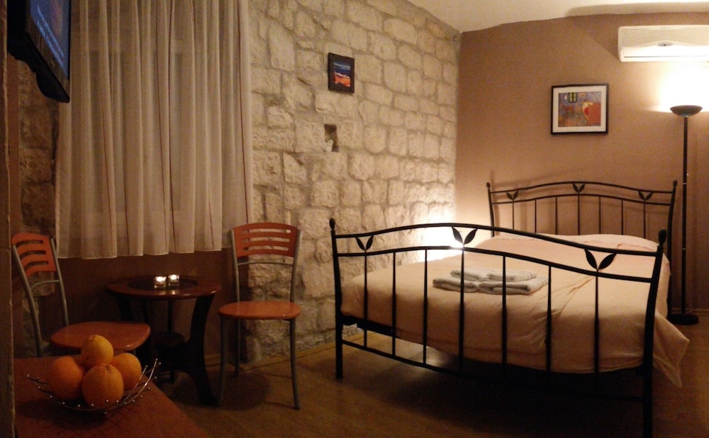 Carol Rooms in Trogir, Croatia