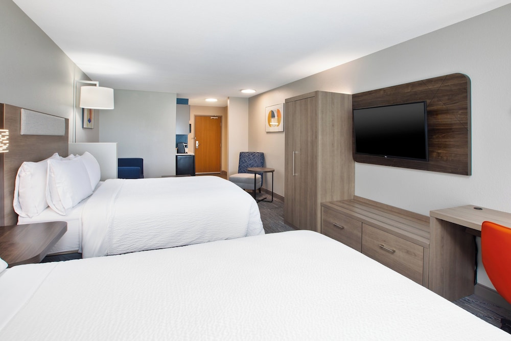 Holiday Inn Express & Suites Buffalo by IHG - photo 7
