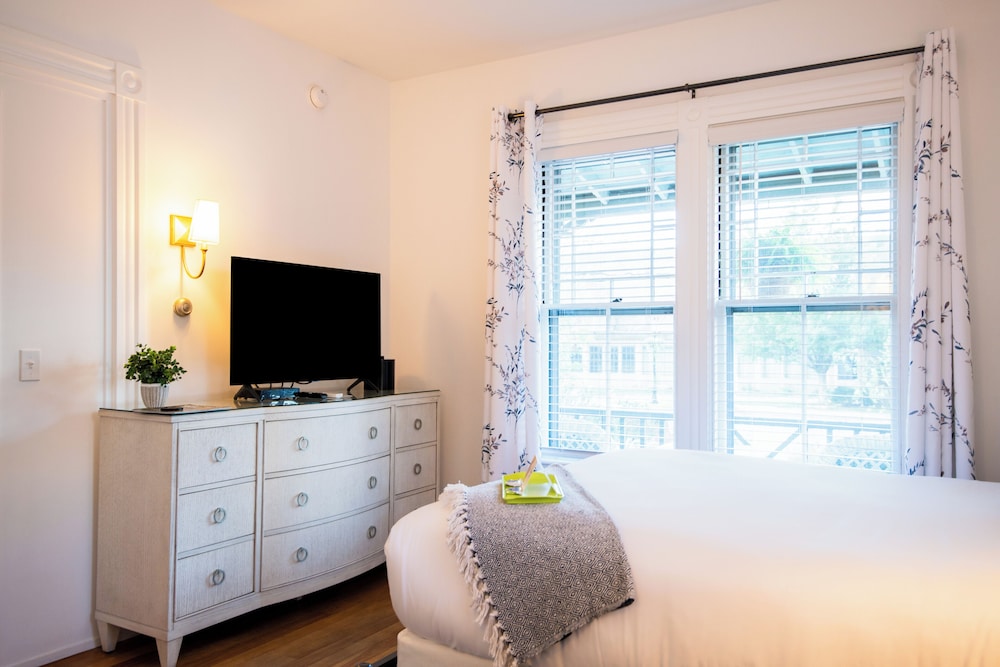 Sand Bar Cottage Inn - photo 41