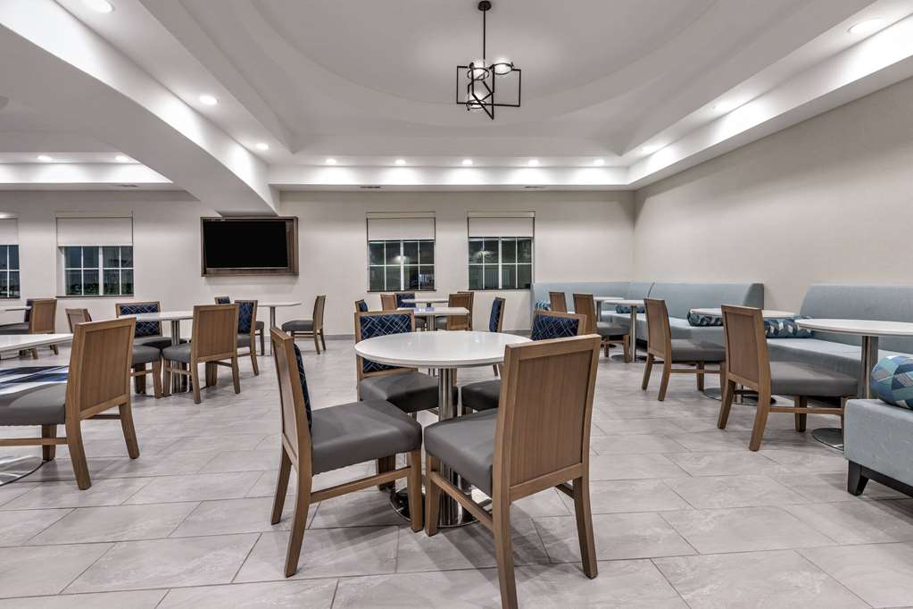 La Quinta Inn & Suites by Wyndham Allen at The Village - photo 33