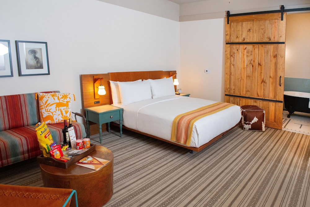 Texican Court by Valencia Hotel Collection - photo 5