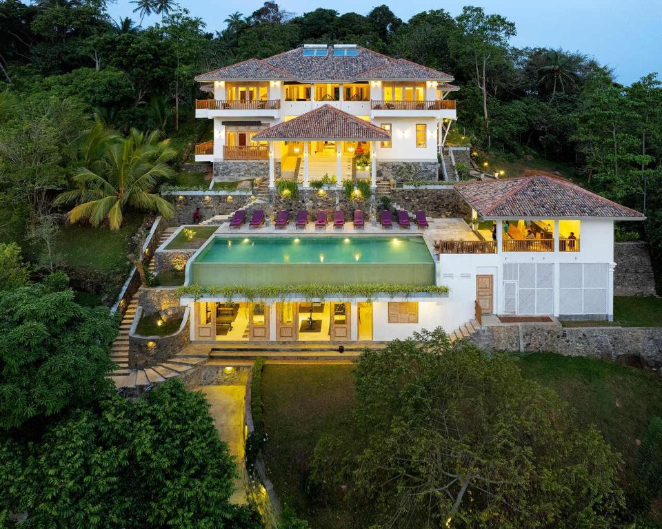 The Divine Villa — 4-Star Luxury Hotel in Talpe, Sri Lanka