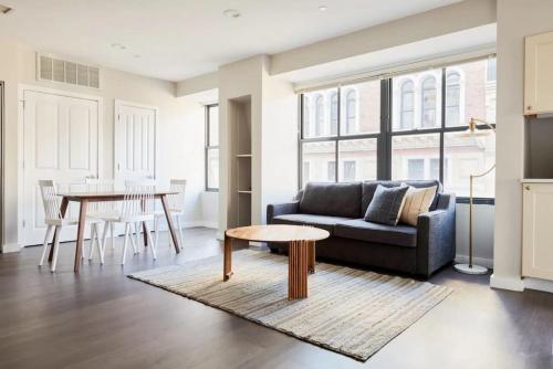 Spacious FIDI 2br 2ba Close to Everything — 4-Star Luxury Hotel in Boston, United States