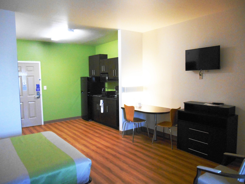 Super 8 by Wyndham Kenedy - photo 6