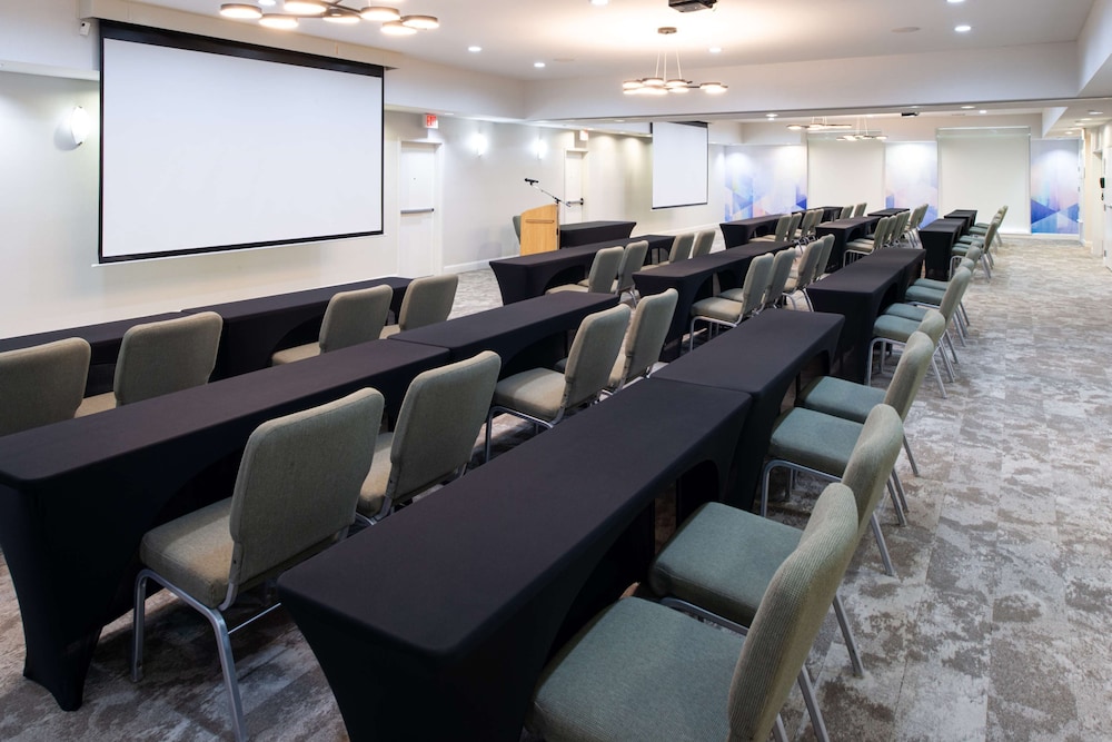 Hilton Garden Inn Denton - photo 38
