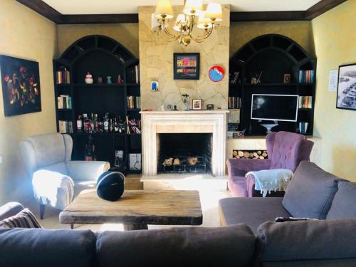Cheerful 3 bedroom villa with pool — 4-Star Luxury Hotel in Yerevan, Armenia