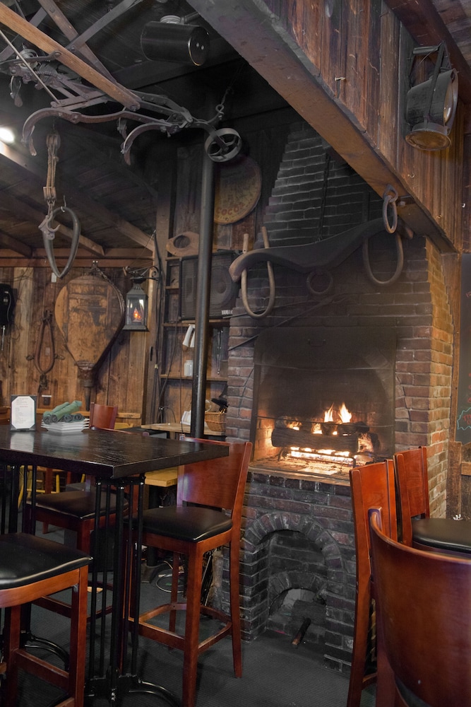 Concord's Colonial Inn - photo 19