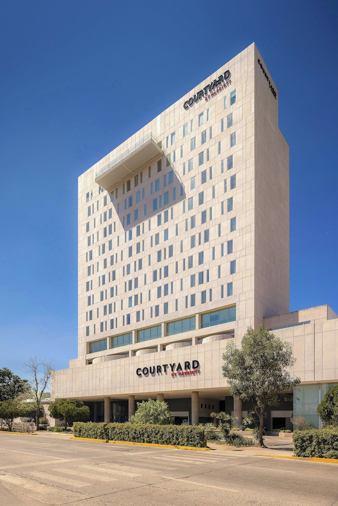 Courtyard by Marriott Leon at the Poliforum