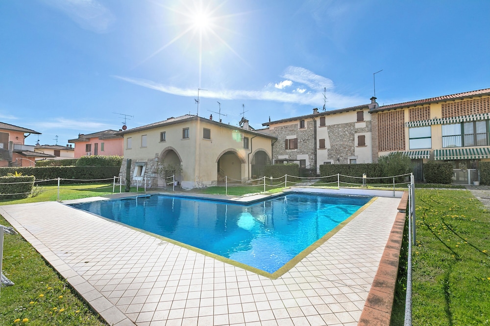 Magnolia House — 4-Star Luxury Hotel in Sirmione, Italy
