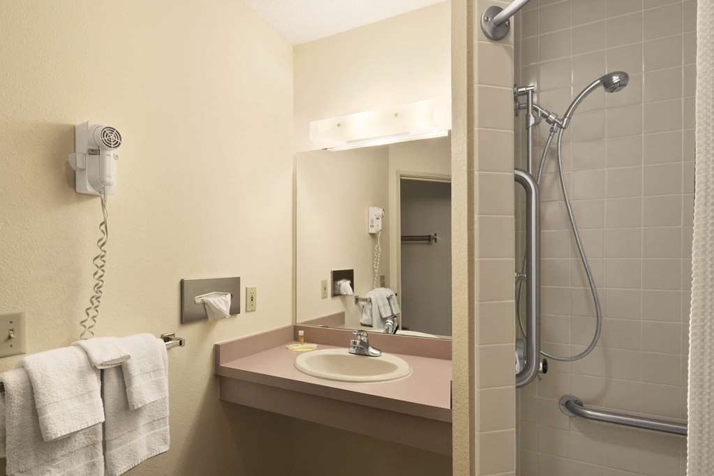 Days Inn by Wyndham Hinckley - photo 6