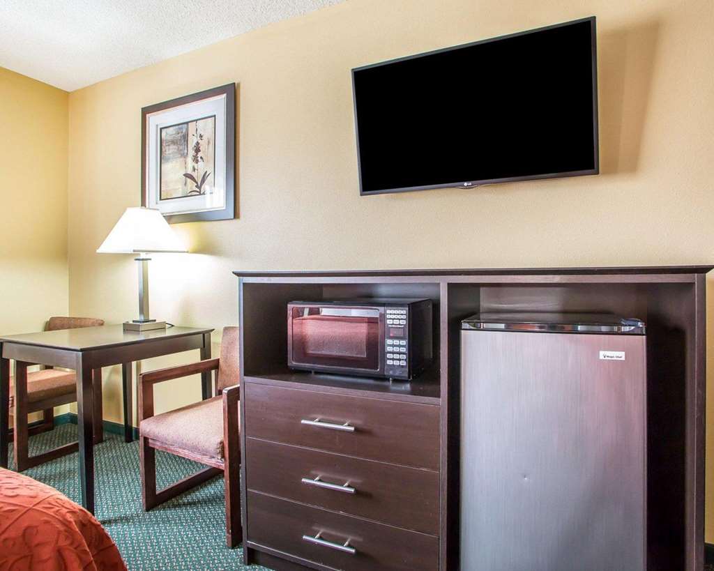 Quality Inn Morton at I 74 - photo 7