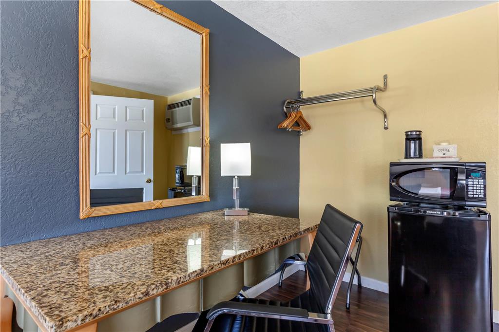 Econo Lodge Clovis - photo 23