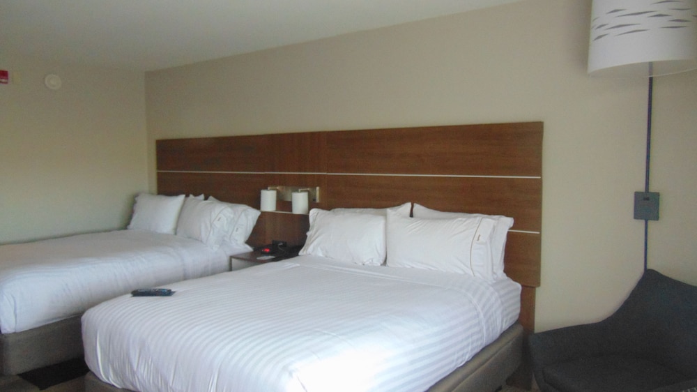 Holiday Inn Express & Suites Wapakoneta by IHG - photo 40