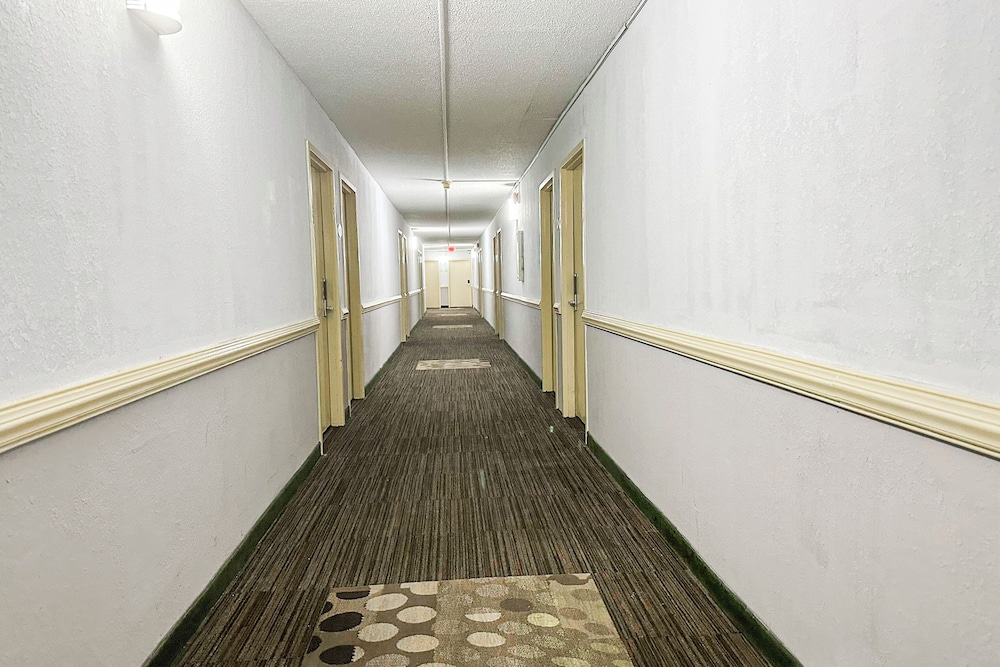 Jackson Hotel & Convention Center - photo 4