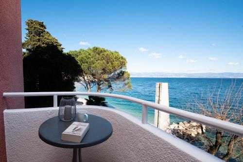 Beachfront Apartment Karla — 4-Star Luxury Hotel in Moscenicka Draga, Croatia