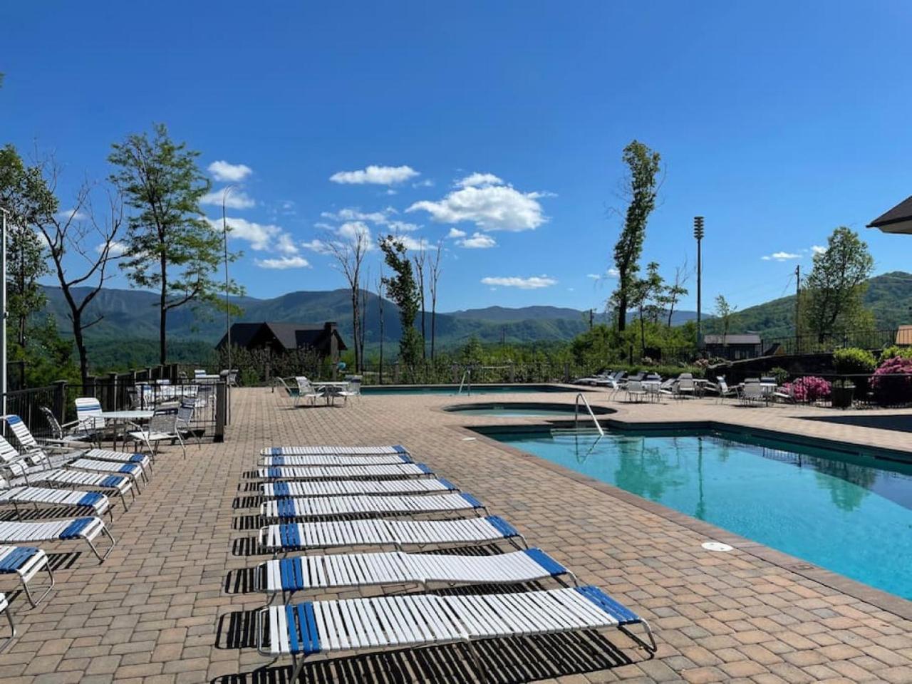 Take it Easy with hot tub and community pool - photo 27