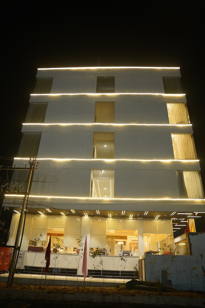 White Maple Hotel - carbon neutral hotel in Jaipur