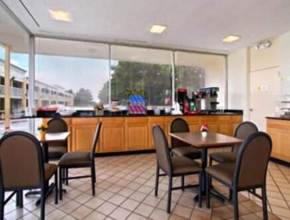Travelodge Fredericksburg South - photo 14